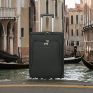 Diplomat ZC980 Βαλίτσα Καμπίνας με ύψος 55cm σε Μαύρο χρώμα