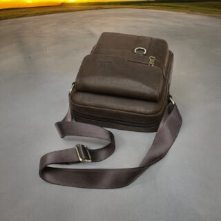 Δερμάτινο τσαντάκι ώμου Cardinal 8980 σκούρο καφέ