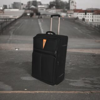 Diplomat ZC6100 Μεσαία Βαλίτσα με ύψος 61cm σε Μαύρο χρώμα