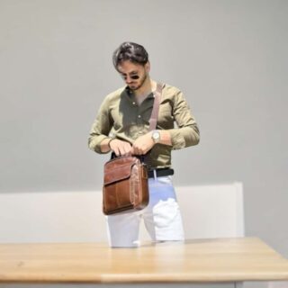 Δερμάτινο τσαντάκι ώμου Cardinal καφέ 369