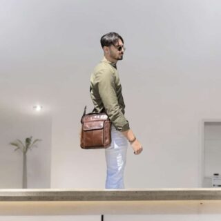 Δερμάτινο τσαντάκι ώμου Cardinal καφέ 369