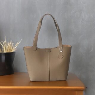 Γυναικεία δερμάτινη τσάντα χειρός Cardinal 9873 σκούρο μπέζ