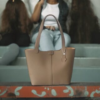 Γυναικεία δερμάτινη τσάντα χειρός Cardinal 9873 σκούρο μπέζ