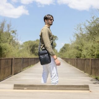 Δερμάτινο τσαντάκι ώμου Cardinal 7456 black