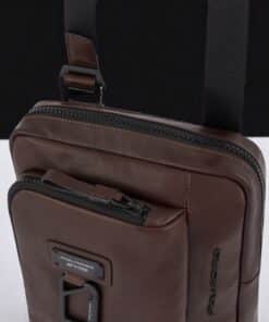 piquadro τσαντάκι ώμου harper dark brown
