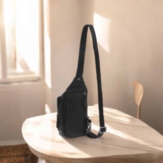 Chesterfield Riga Δερμάτινο Τσαντάκι Crossbody Μαύρο