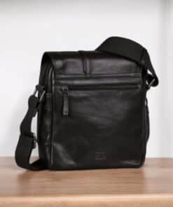 Camel Active Pine Δερμάτινη Τσάντα Ώμου με Καπάκι Μαύρη M