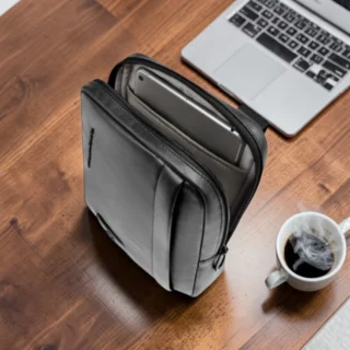 Piquadro W137 Τσαντάκι Ώμου Black