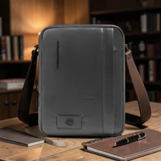 Piquadro W137 Τσαντάκι Ώμου Black