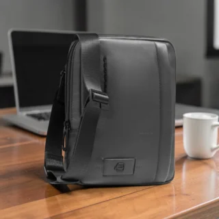 Piquadro W137 Τσαντάκι Ώμου Black