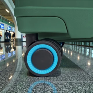 BG Berlin Soda Μεσαία Βαλίτσα 66cm Expandable Dark Green